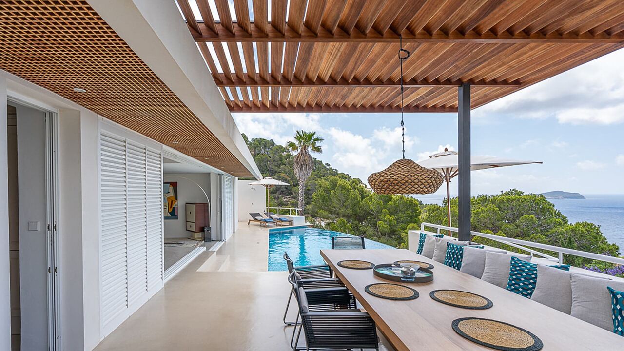 Pergola at Villa Orizonia in Ibiza with the pool view