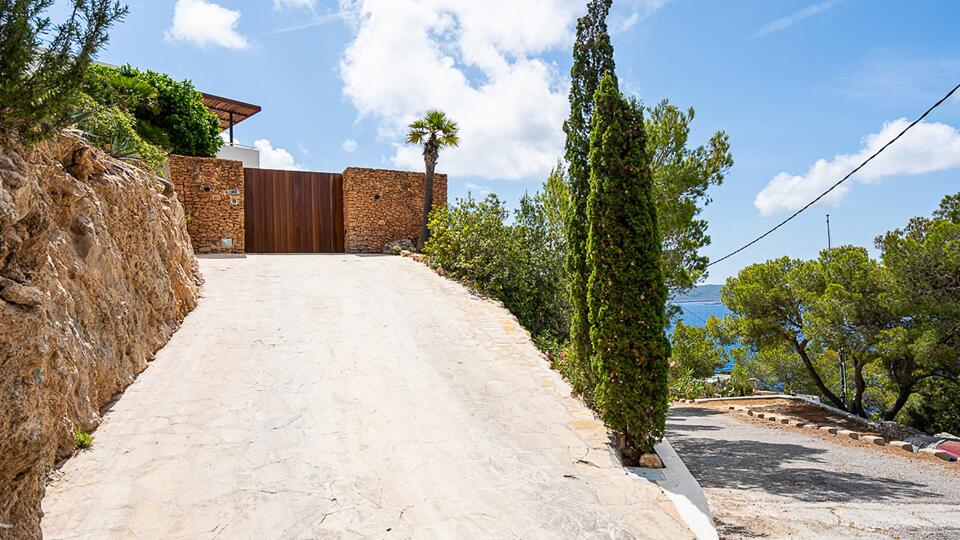 Drive up to the gated Villa Orizonia in Ibiza