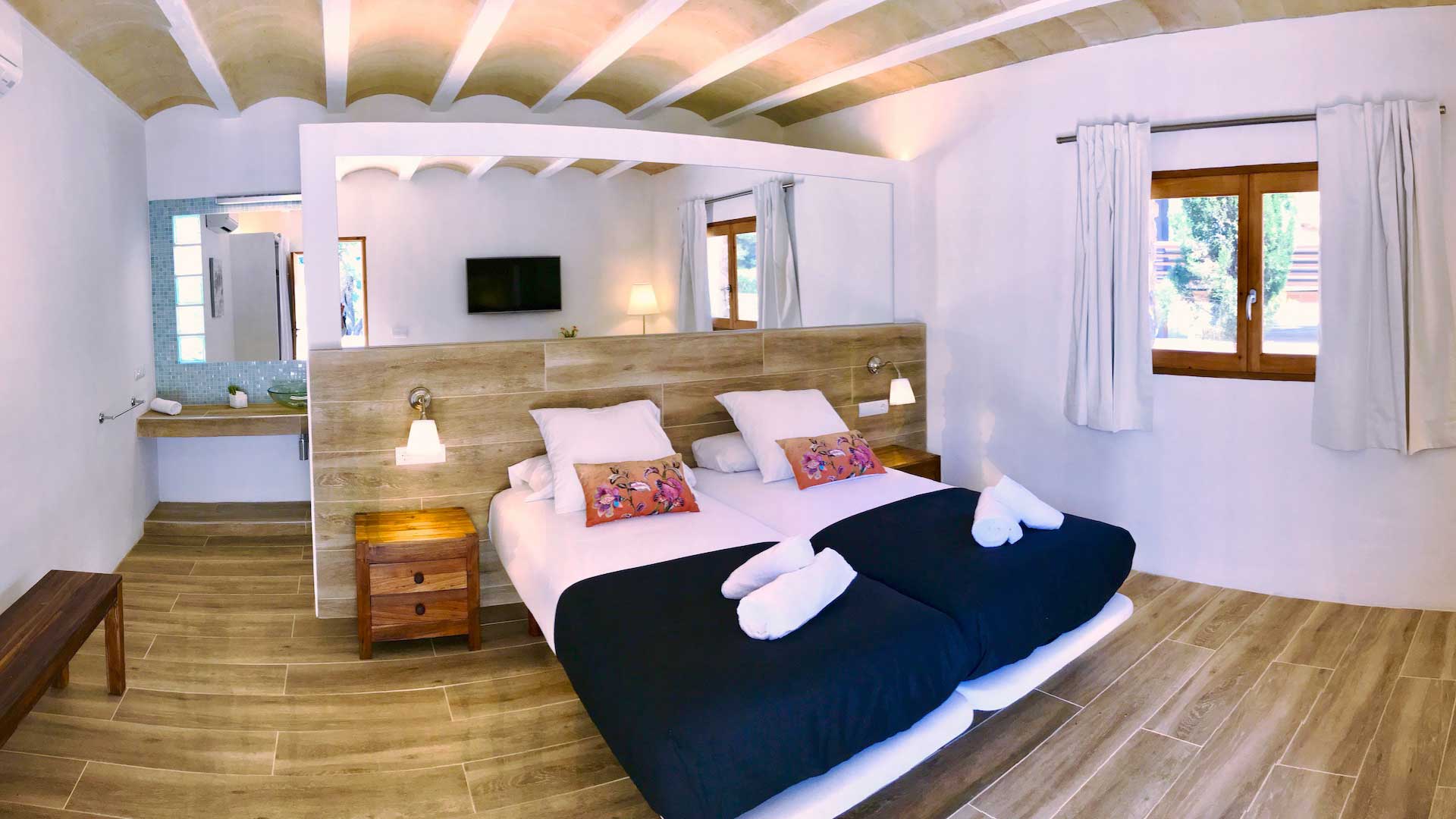 A large bedroom available in the twin or double bed configuration at Villa Payesa in Ibiza