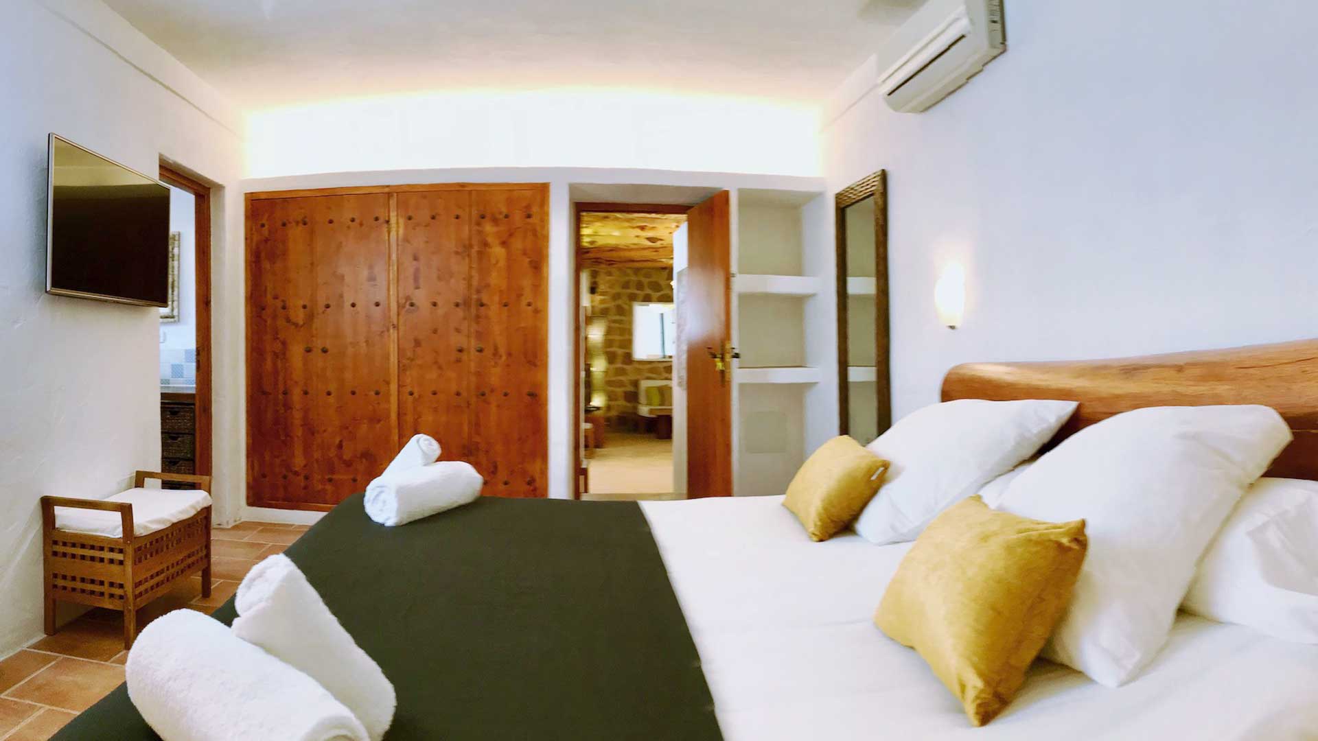 Large bedroom in Villa Payesa with good storage and bright walls in Ibiza
