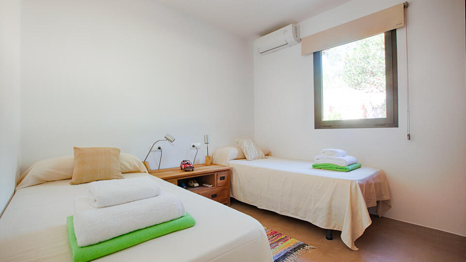 Twin beds at the luxury Villa Tiramar in Ibiza
