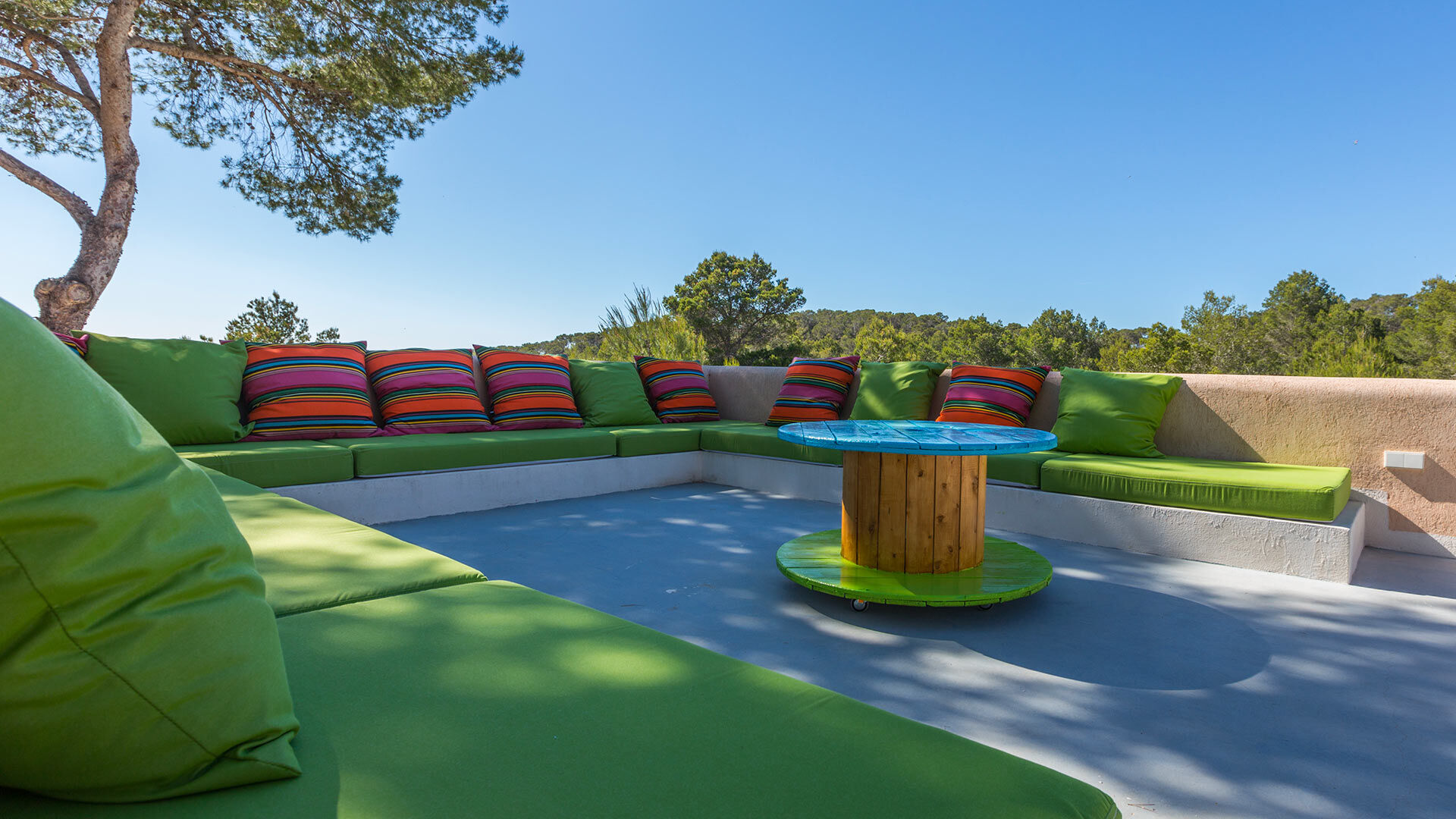 Relaxed and calm exterior seating area for gathering your family or large friends to catch up at Villa Tiramar