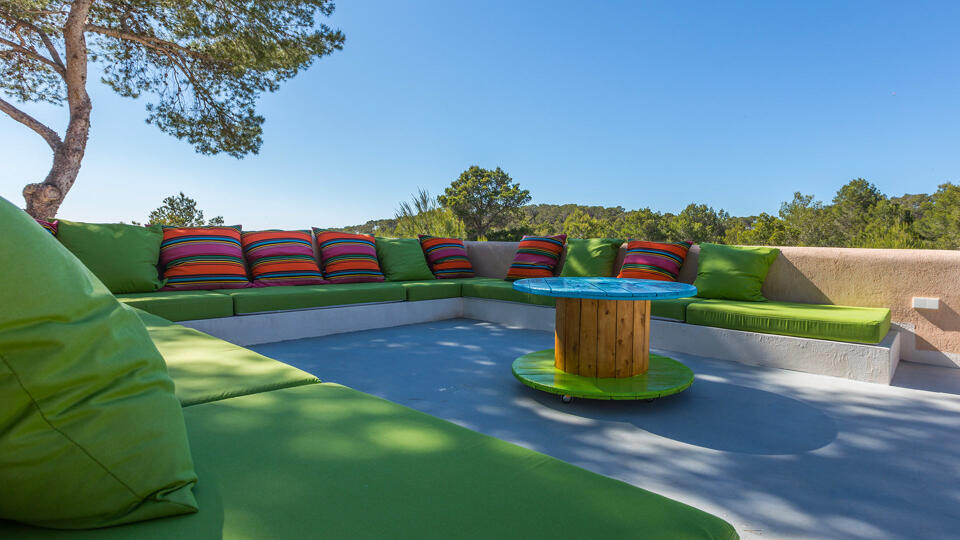 Relaxed and calm exterior seating area for gathering your family or large friends to catch up at Villa Tiramar