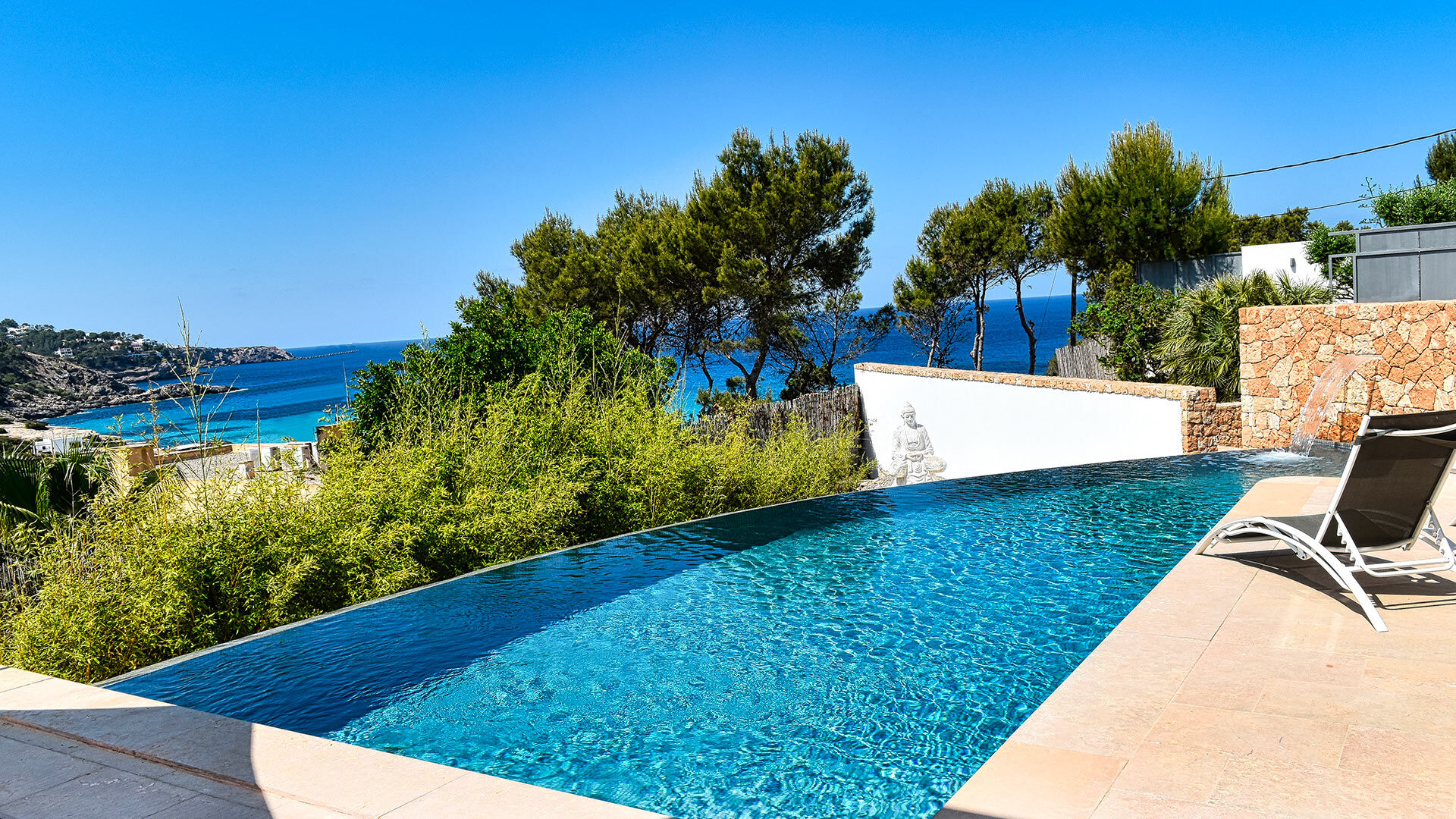 Beautifully deep blue infinity pool at Villa White Beach in Ibiza