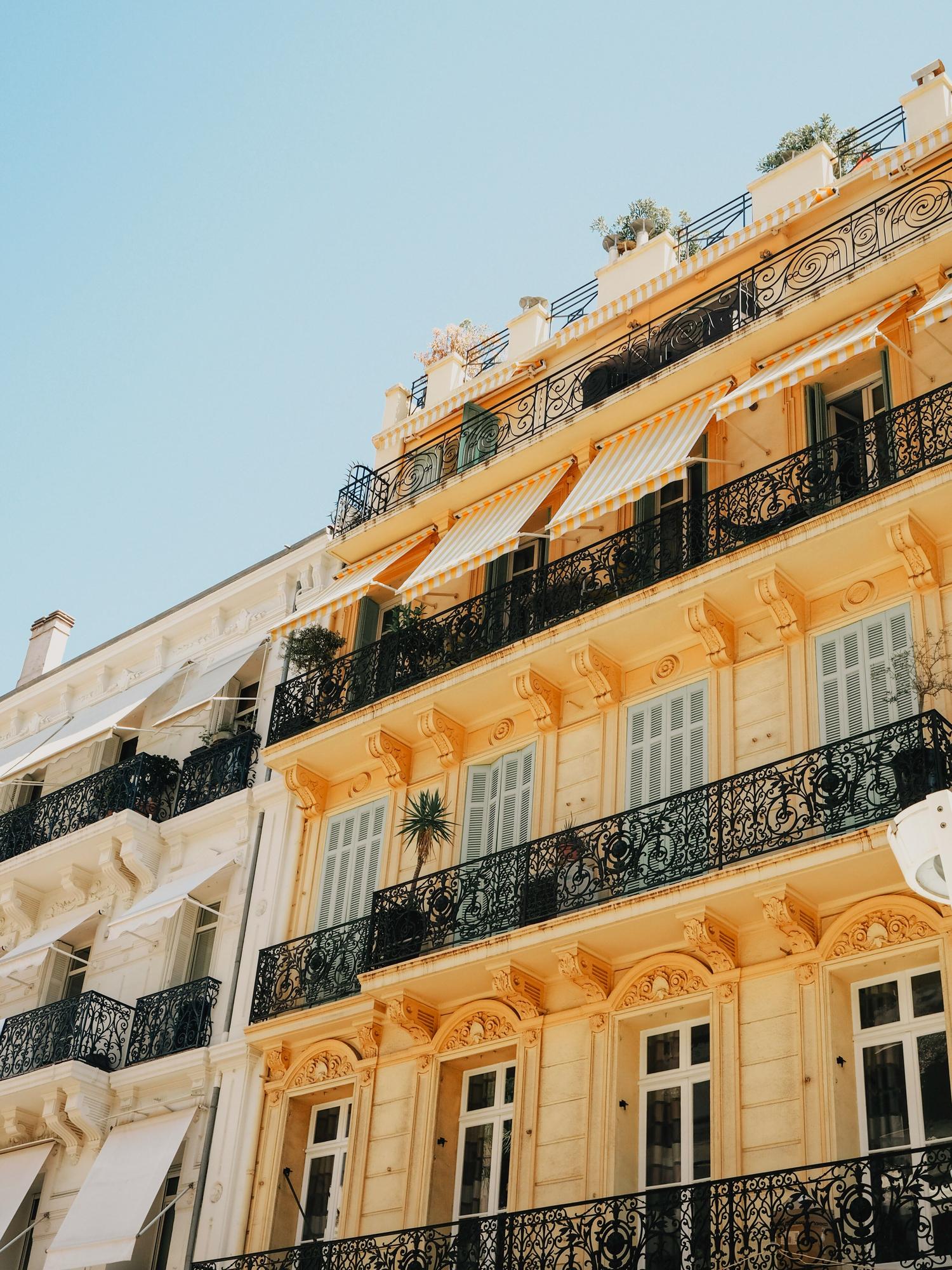 Apartment building in Cannes