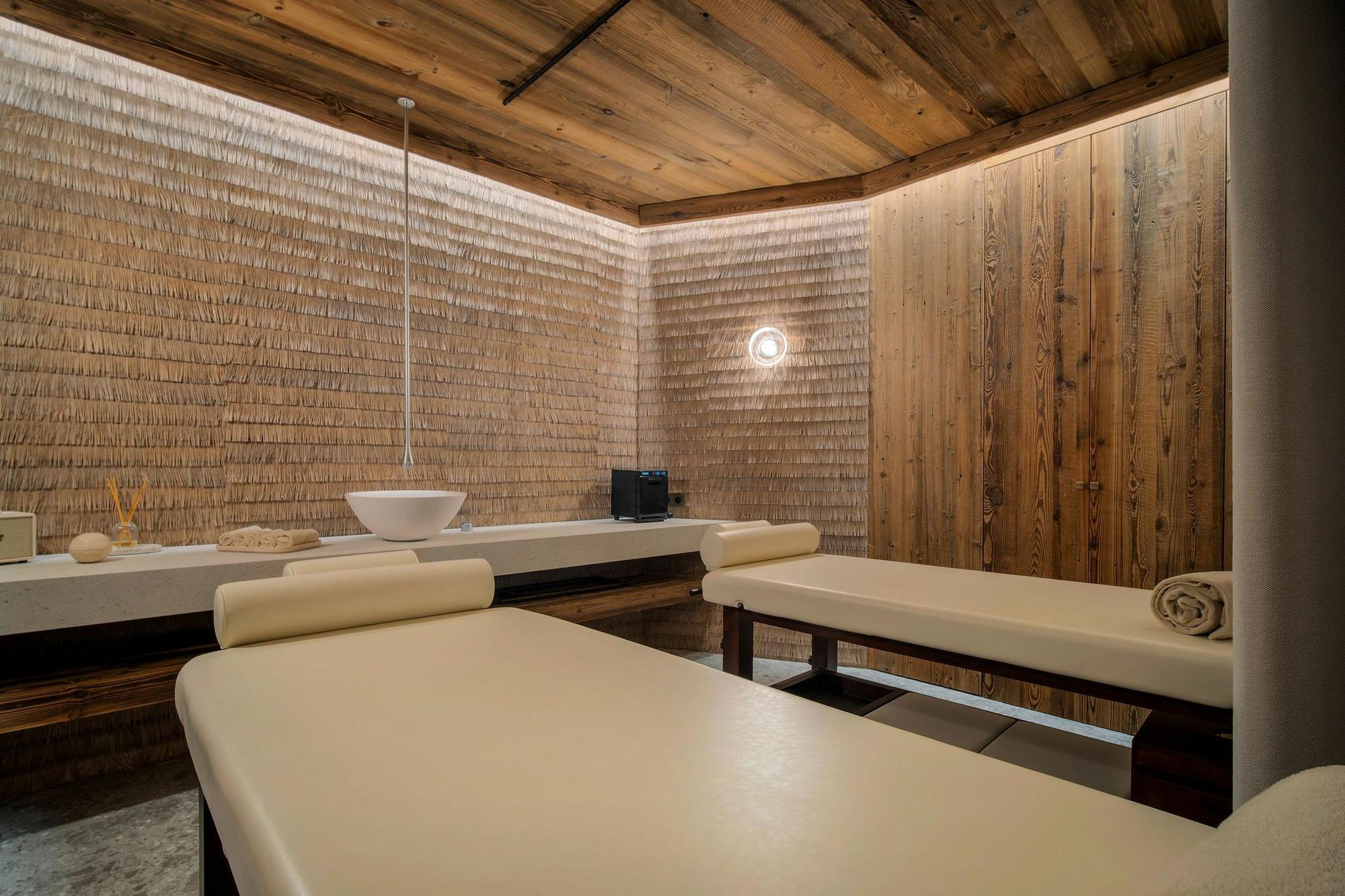 chalet-moon-1850-image-9
