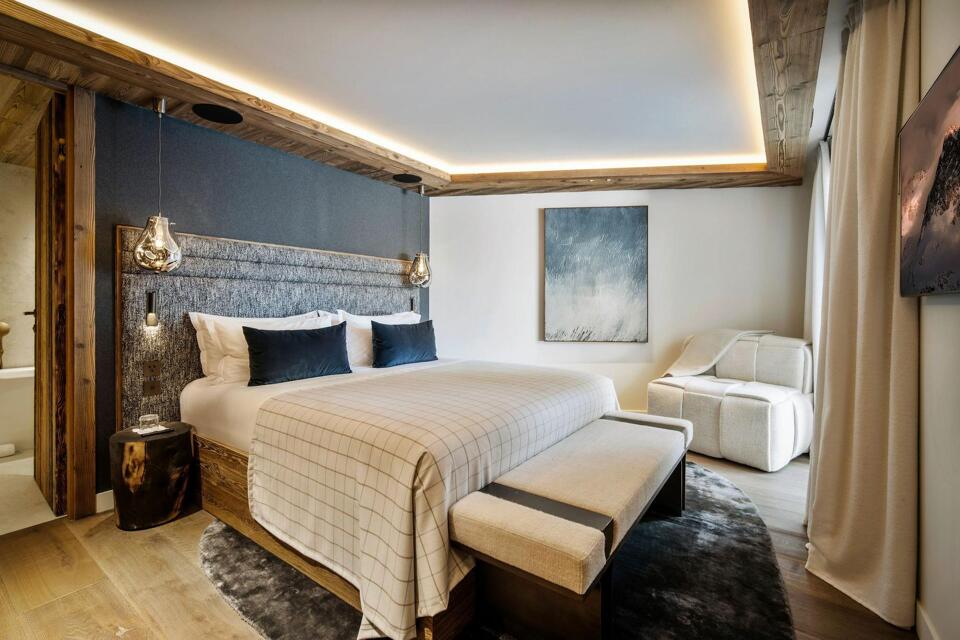 Chalet Moon 1850 Gallery Image 2