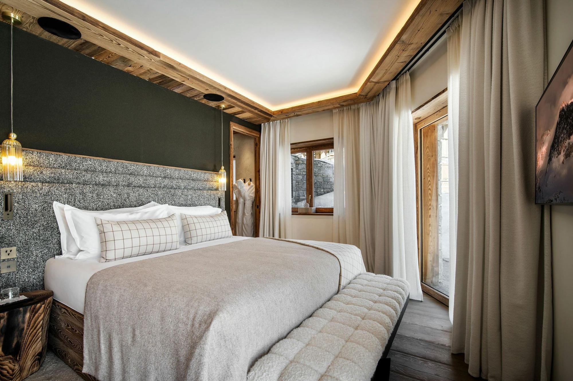 Chalet Moon 1850 Gallary Image 5
