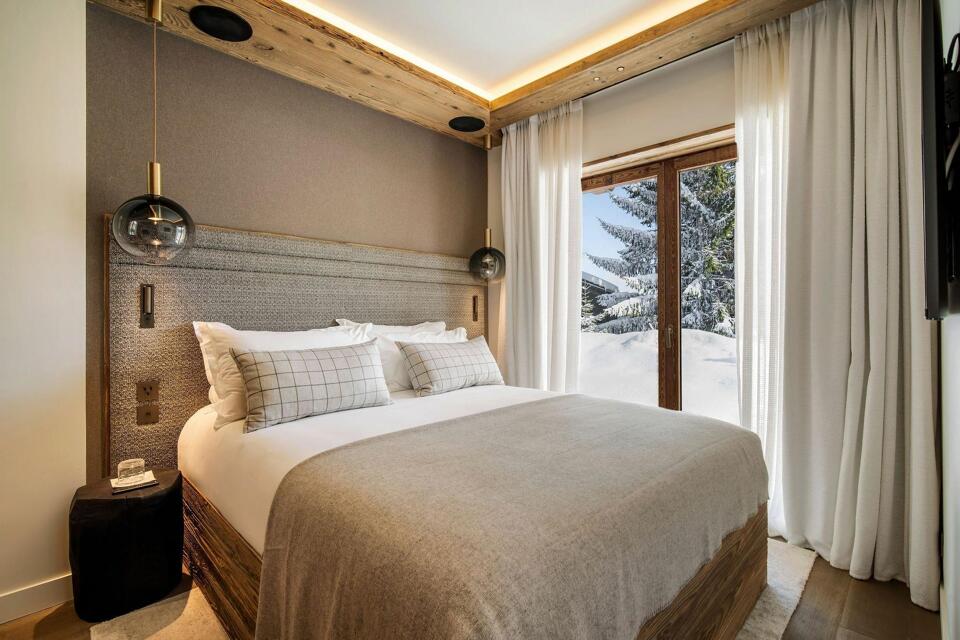 Chalet Moon 1850 Gallery Image 1