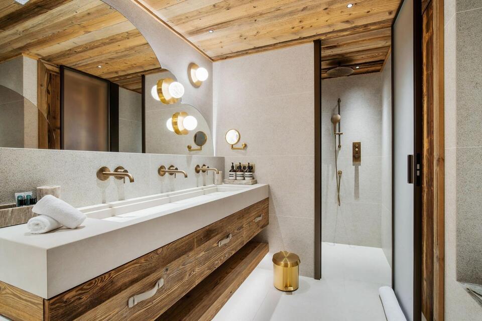 Chalet Moon 1850 Gallery Image 4
