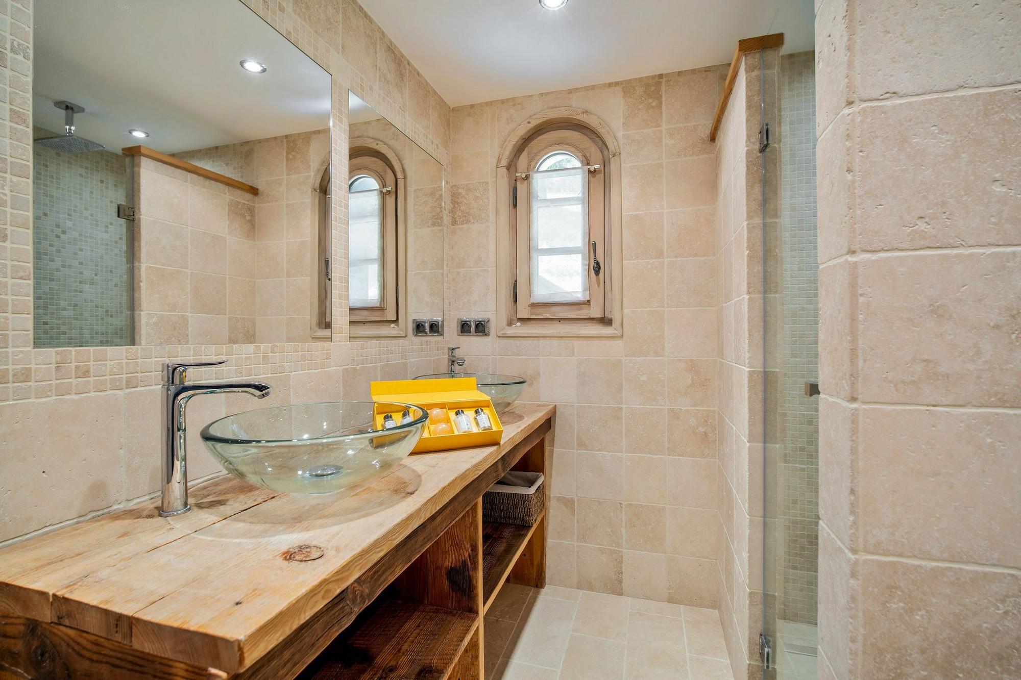 Chalet Nirvana Gallery Image 1