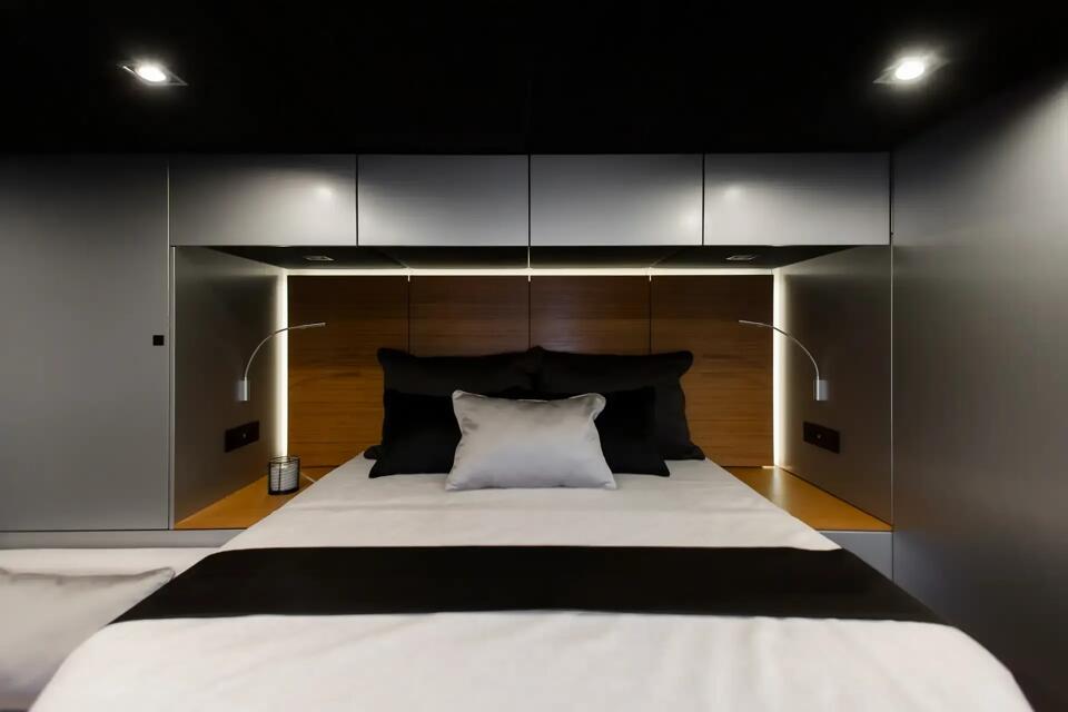 Calma Gallery Image 1