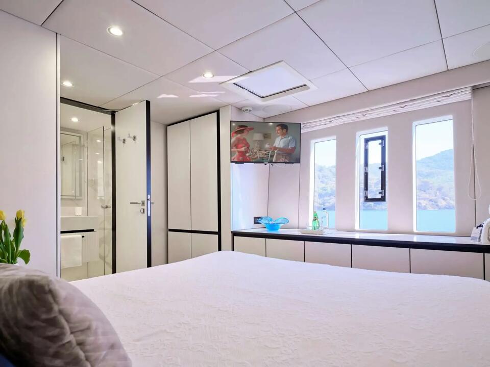 Genny Gallery Image 3