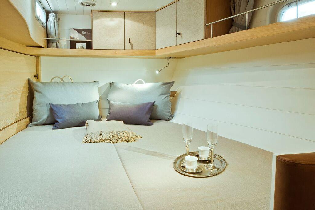 Helene Gallery Image 3