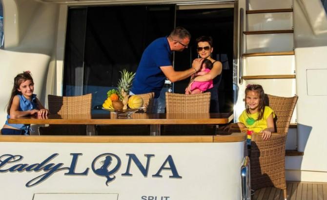 Lady Lona Gallery Image 5