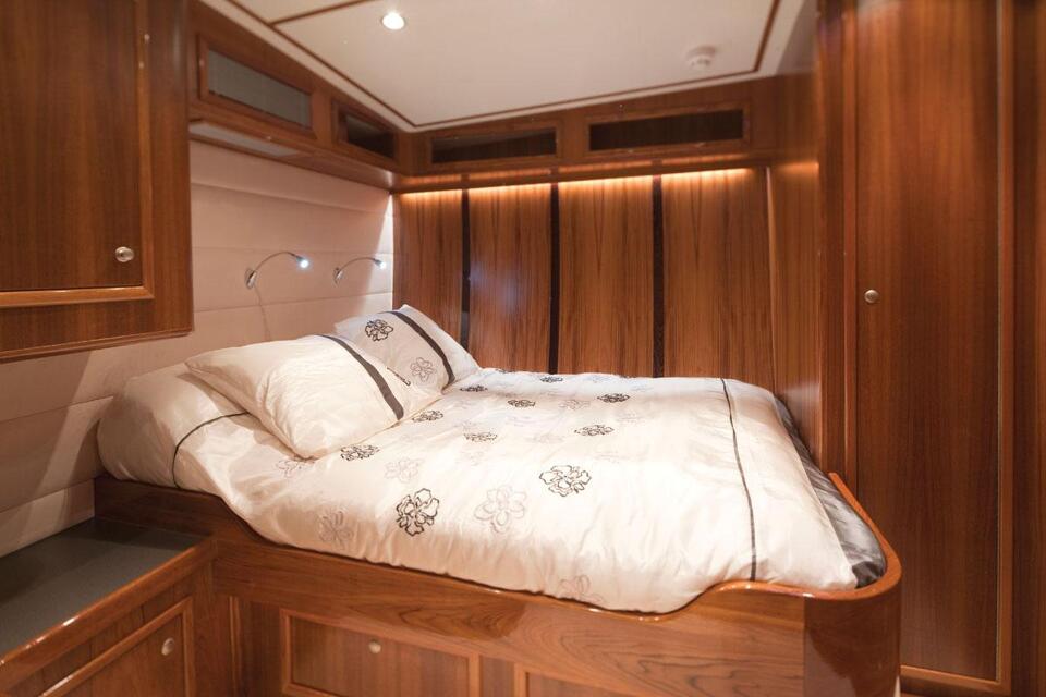 Lady Thuraya Gallery Image 2
