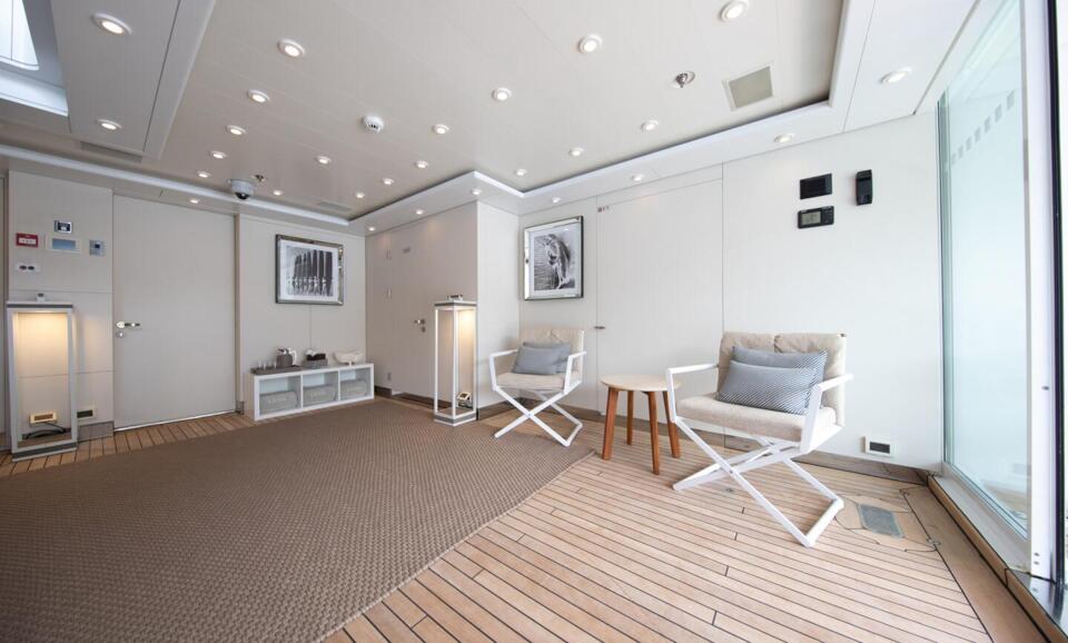 Luna B Gallery Image 5