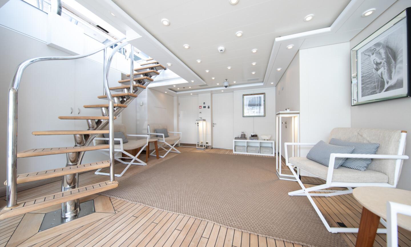 Luna B Gallery Image 3
