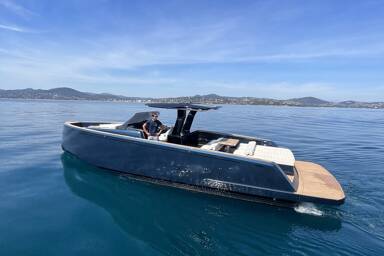 Port view of Pardo 43 on anchorage near Cannes