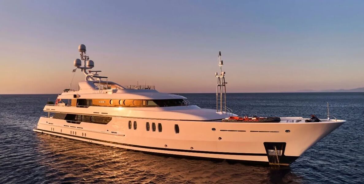 Motor yacht Seahorse's starboard on charter with Bluemoon