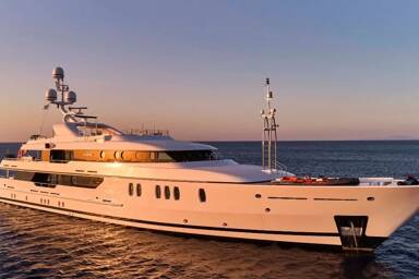 Motor yacht Seahorse's starboard on charter with Bluemoon