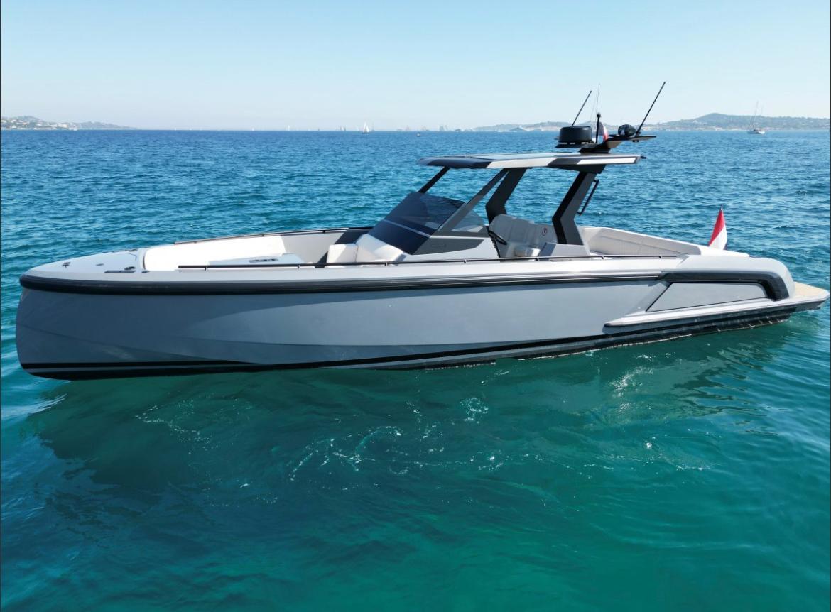 Port view of Vanquish 40 Sports Line at anchor in the French Riviera 