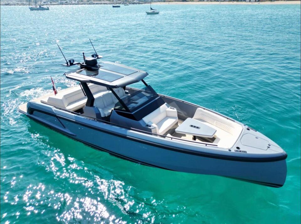 Vanquish 40 Sports Line Gallery Image 4