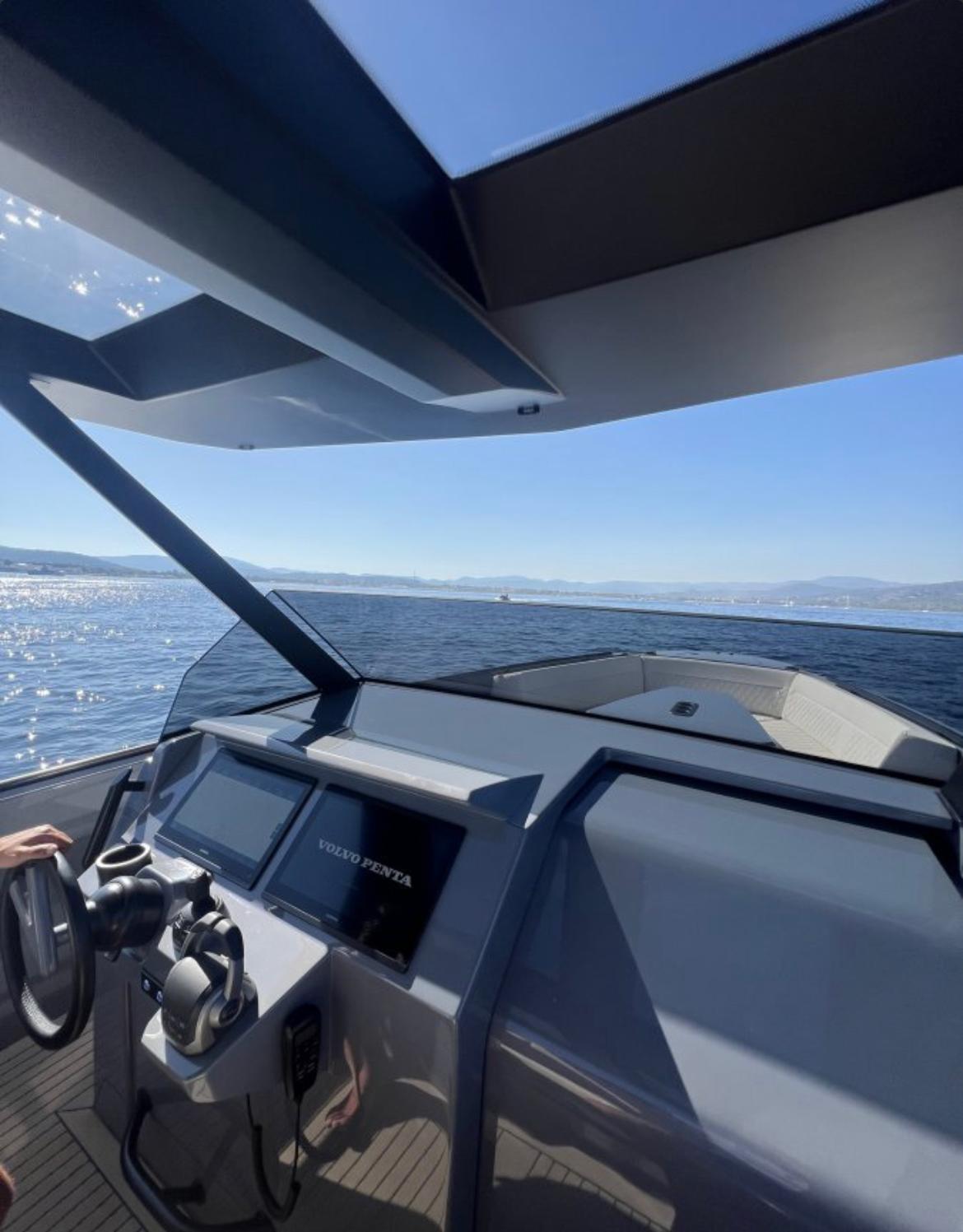 vanquish-40-sports-line-image-9