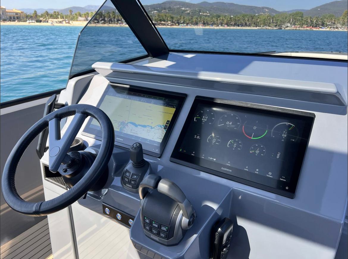 Vanquish 40 Sports Line Gallery Image 6