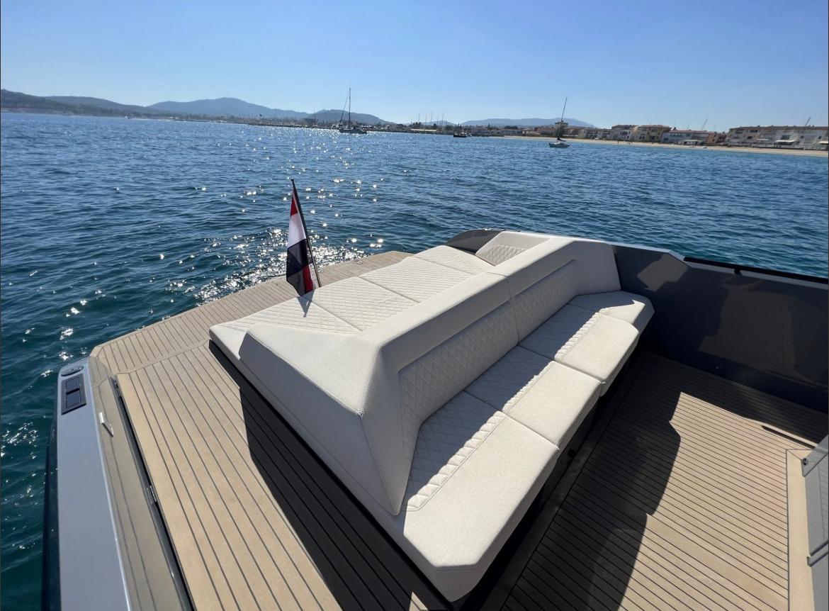 Vanquish 40 Sports Line Gallery Image 3