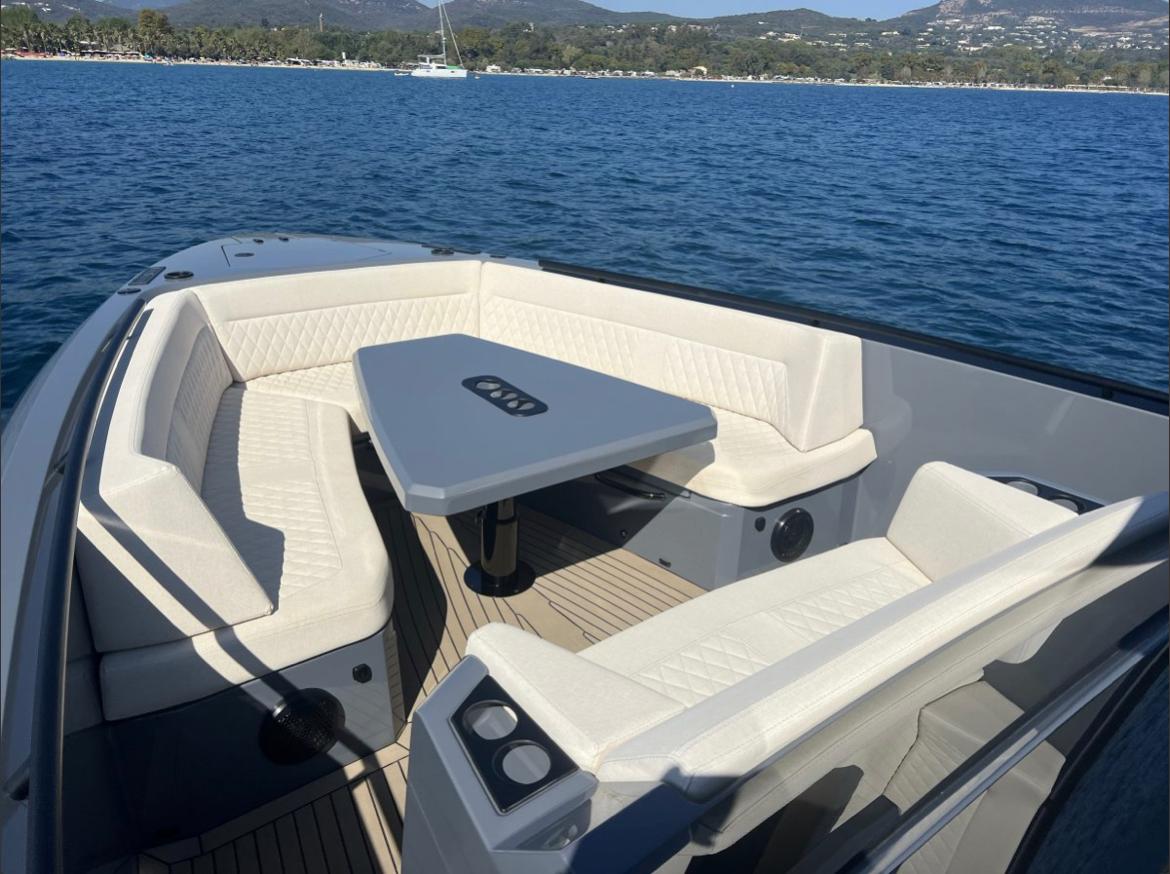 Vanquish 40 Sports Line Gallery Image 4