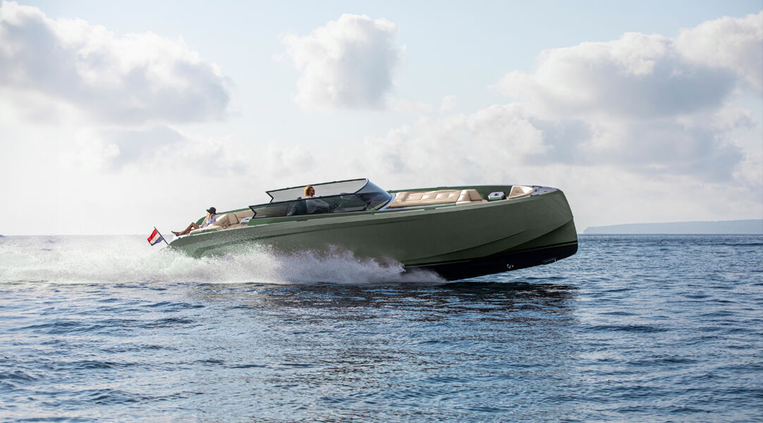 Starboard view of Vanquish 45 Open speeding along the Med