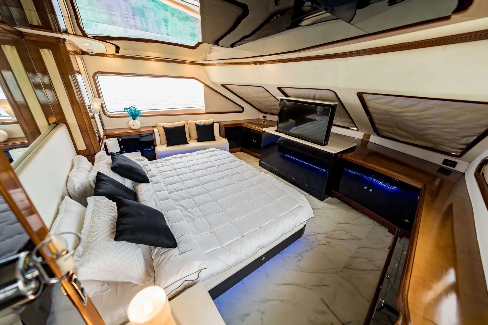 Benetti 115 Gallery Image 1