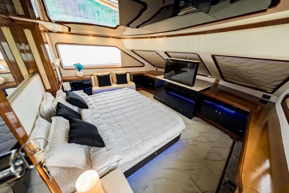 Benetti 115 Gallery Image 1