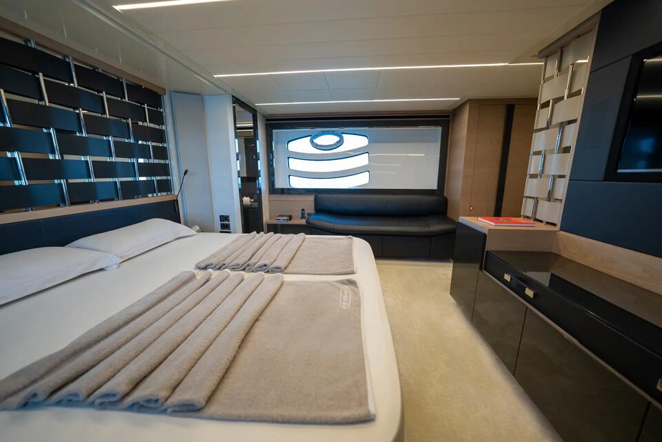 Predator Pershing 7X Gallery Image 5