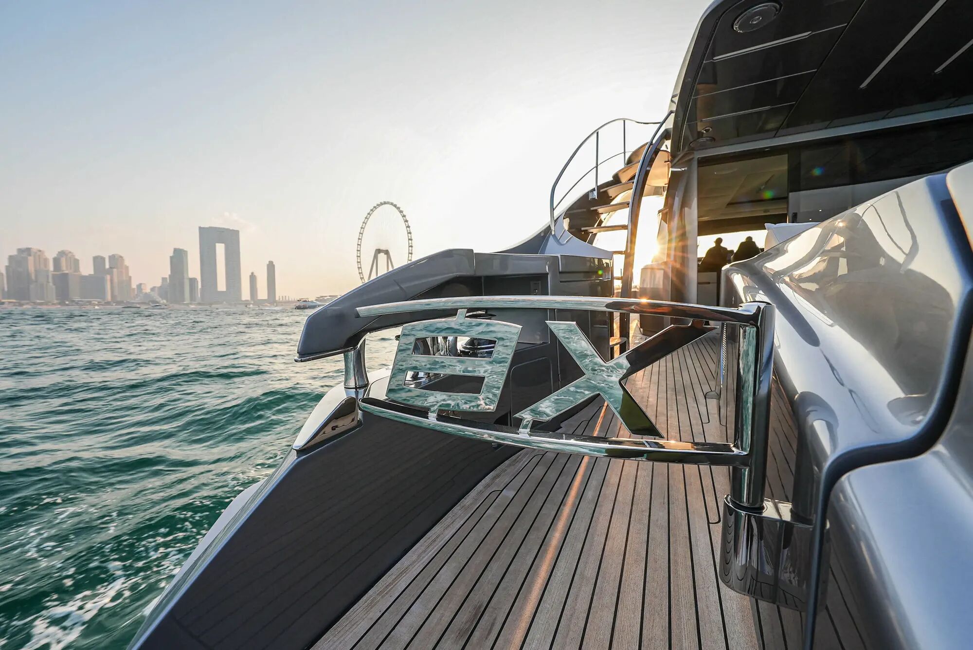 Predator Pershing 8X Gallery Image 2